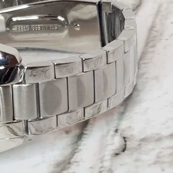 🆕️Versus Versace
Elmont Swarovski Crystal Watch